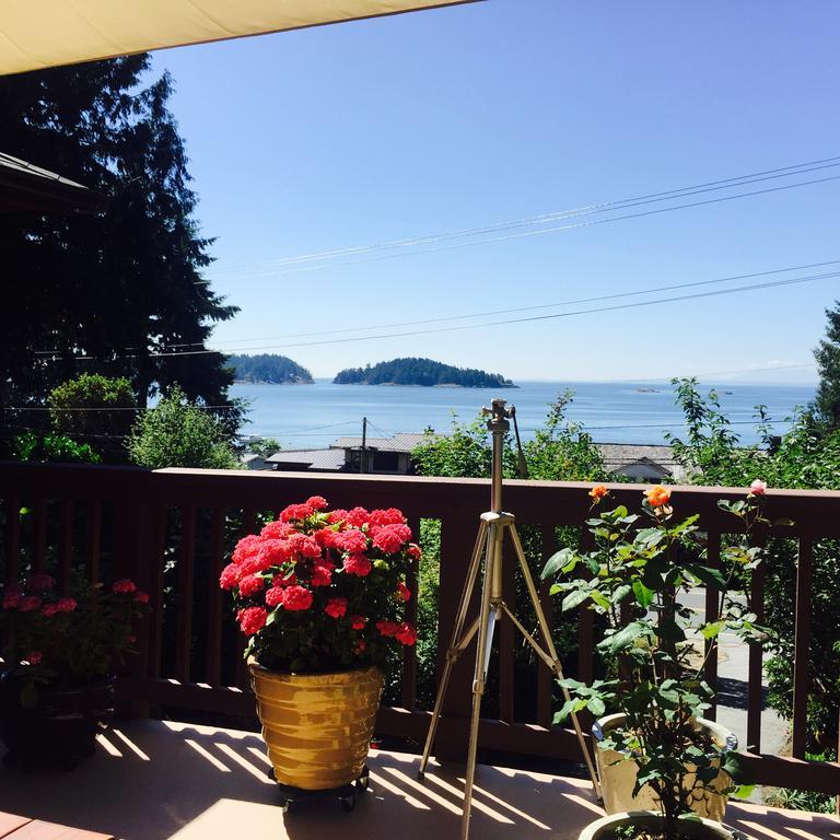 Villa Garden Bridge House Sechelt Exterior foto