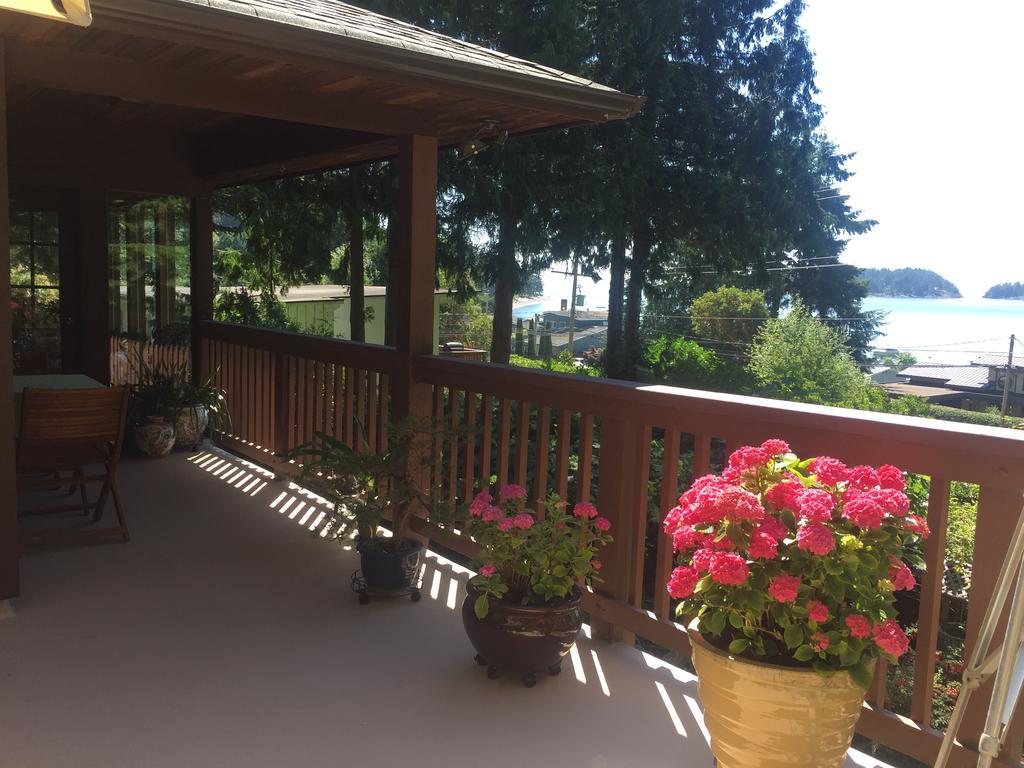 Villa Garden Bridge House Sechelt Exterior foto